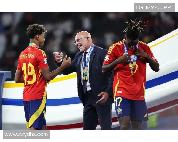 西班牙足球明星妻子们的美丽瞬间与生活分享