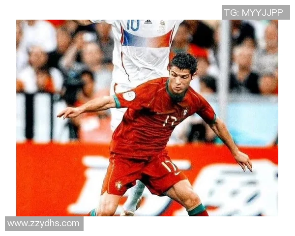 足球明星经典招牌动作重现图集展现足球魅力与技巧的完美结合 足球明星经典招牌动作重现图集展现足球魅力与技巧的完美结合